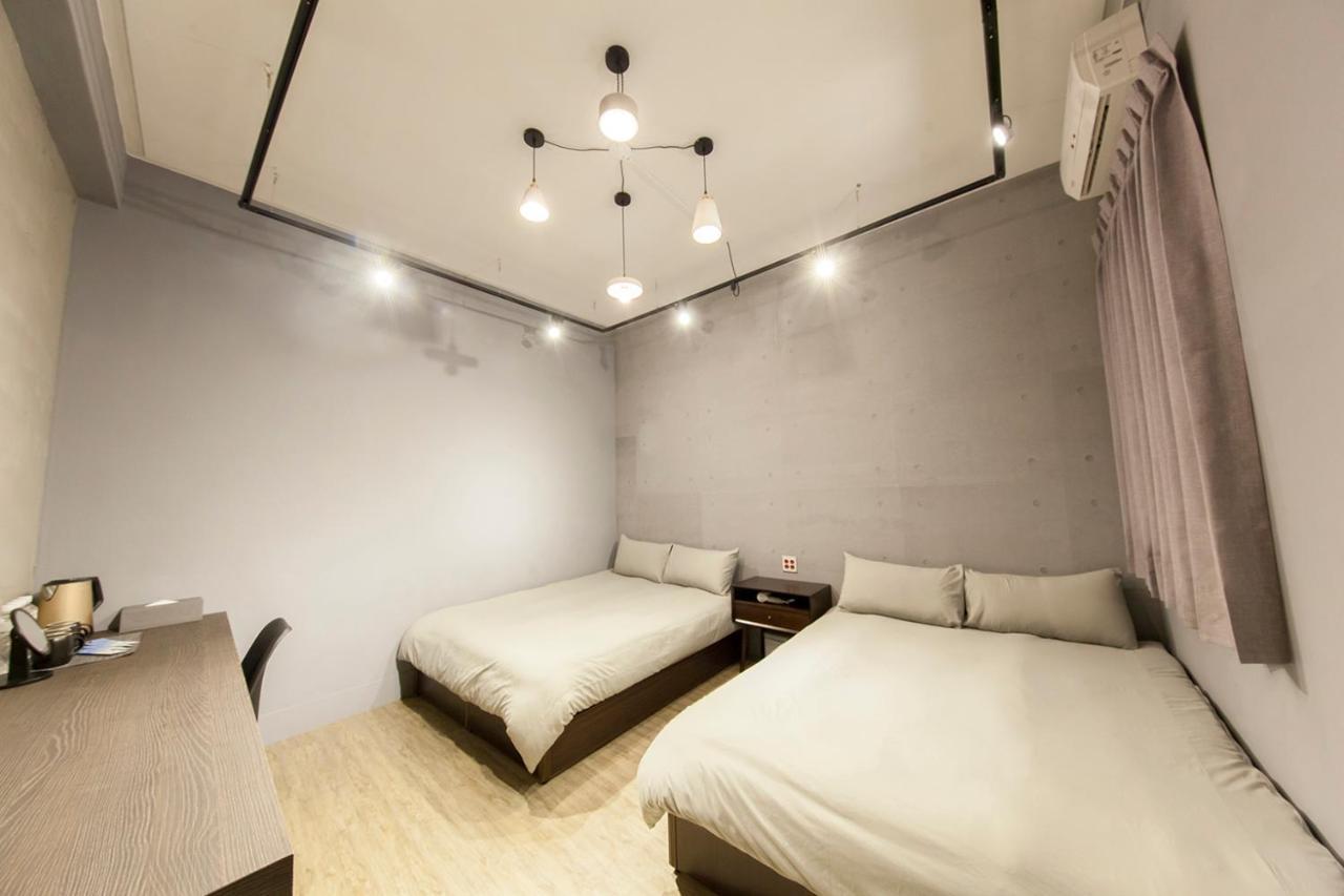 Slow Inn Тайнань Экстерьер фото